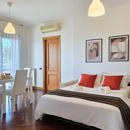 Golden Hour - Panoramic Terrace Apartmán