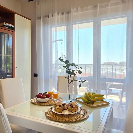 Golden Hour - Panoramic Terrace Apartment Fiumicino